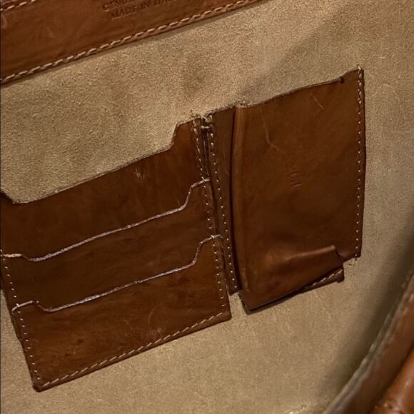 I Medici Italian Leather Messenger Bag with Adjustable Strap - Picture 11 of 14